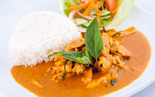 Rice salad meat vegetables plate - a plate of food free wallpaper for desktop