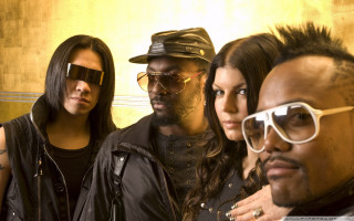 Group people sunglasses hats jackets - one man free wallpaper