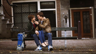 Man woman bench cellphone luggage - movie free wallpaper