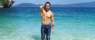 Man water sculpture beach muscular - bikash bhattacharjee free wallpaper