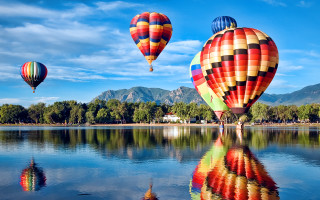 Hot air balloons lake mountains 2 - over a lake free wallpaper
