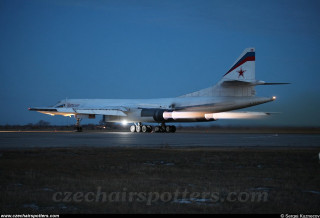 Large airplane runway night sky - a large air plane free wallpaper
