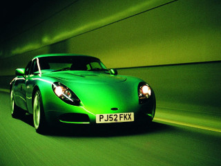 Green sports car tunnel dark - headlight free wallpaper