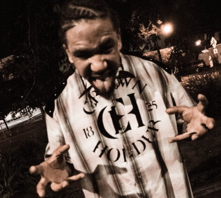 Man hands clock shirt saying - free halloween wallpaper for tablet