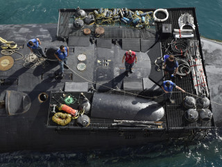 Large boat people water dock - a bunch of people free wallpaper