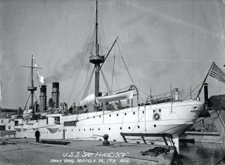 Large white boat dock flag - the top free wallpaper