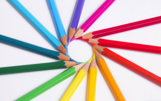 Colored pencils circle white background - synchromism free wallpaper