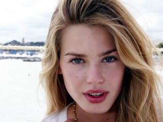 Woman necklace posing water bridge - perfect face free wallpaper