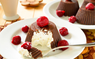 Chocolate raspberry dessert plate fork - a dessert free wallpaper