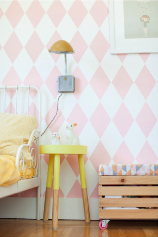 Small table lamp bed wallpapered - a lamp free wallpaper for mobile