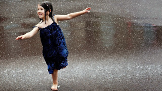 Girl blue dress rain umbrella - the rain free wallpaper