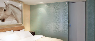 Bedroom horse painting white sheets - fine texture free wallpaper for desktop