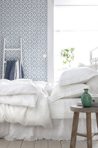 Bed white sheets green vase - a table next free wallpaper for mobile
