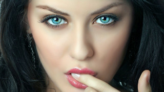 Woman blue eyes ring hand - seductive look free wallpaper for desktop