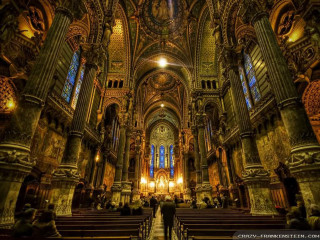 Large cathedral pews stained glass - a large cathedral free wallpaper