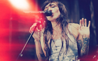 Woman long hair glasses stage - her hand and a microphone free wallpaper