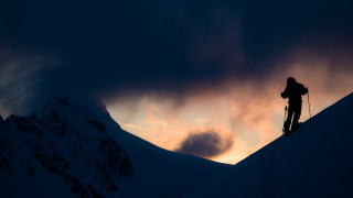 Mountain silhouette sunset dusk ski - mountain under a cloudy sky free wallpaper