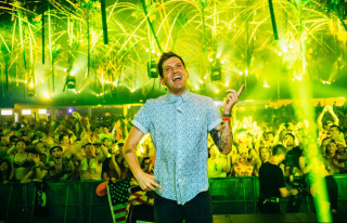 Man crowd concert fireworks green - free new year wallpaper for desktop