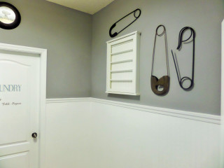 White door scissors window wall - a white door free wallpaper