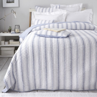 Bed blue white striped comforter - feature free wallpaper