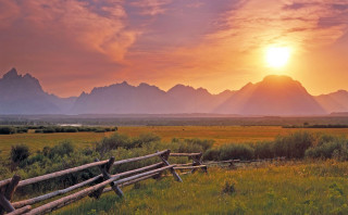 Wooden fence field mountains sunset 2 - in a field free wallpaper