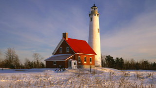 Red white lighthouse snow red - radiant free wallpaper