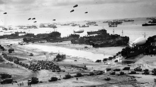 Beach boats people water parachutes - huge scene free wallpaper