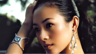 Woman bracelet earrings tree background - chen yifei free wallpaper