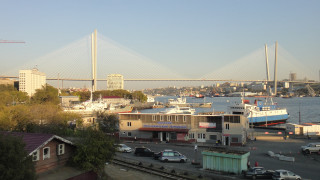 Bridge river cars parking buildings - fedot sychkov free wallpaper