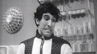 Man weird look kitchen bottles - arnie swekel free wallpaper