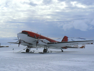 Small airplane snow covered field - field next free wallpaper