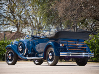 Old blue car parked tree - old free wallpaper for desktop