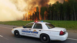 Police car forest fire smoke - a police car free wallpaper