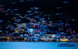 Boat city night lights water 5 - the water near a city free wallpaper