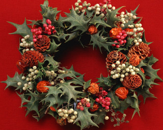 Holly wreath christmas decorations festive - a wreath free wallpaper