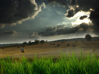 Hay bales cloudy sky sunrays 2 - the cloud free wallpaper for desktop