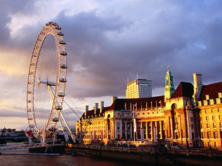 Ferris wheel building river cloudy - a cloudy sky in the background free wallpaper for desktop