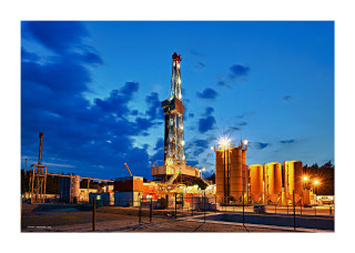 Tall tower night sky clouds - a tall tower free wallpaper