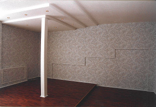 Wooden floor white column barque - a white ceiling free wallpaper