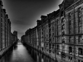 Canal black white city old - old building free wallpaper
