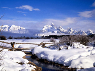 Stream snow field mountains wooden 2 - in the foreground free wallpaper