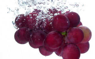 Grapes underwater bubbles green stem - a bunch of grapes free wallpaper