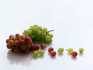 Grapes white table floor bunch 3 - a white table next free wallpaper