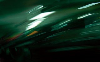 Blurry car night stop sign - motion blur free wallpaper