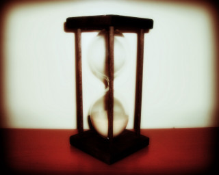 Hourglass sand glass table white 2 - a table in front free wallpaper