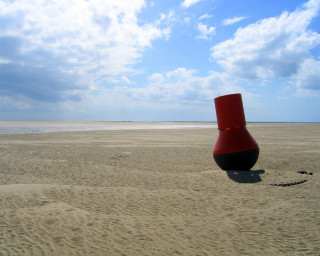 Red vase beach ocean cloudy - camille bouvagne free wallpaper