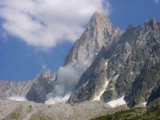 Mountain smoke clouds sky eruption - free mountains wallpaper