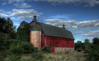 Red barn green roof tall 2 - a tall tower free wallpaper