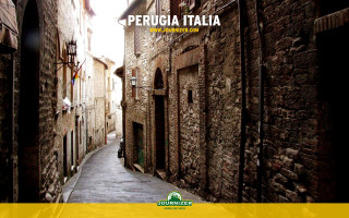 Narrow alley yellow signs perugia - a narrow alley way free wallpaper