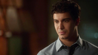 Man tie looking camera room - him free wallpaper